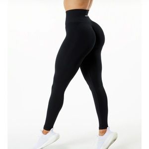 black AMPLIFY LEGGINGS